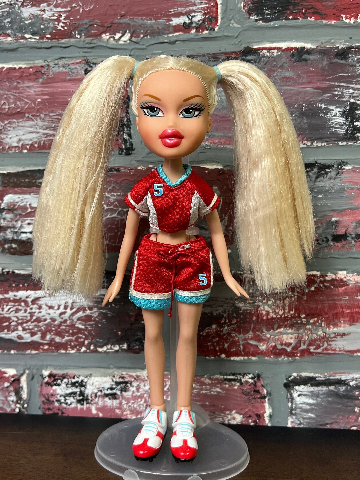 Vintage Play Sportz Cloe Bratz Doll In Original Outfit